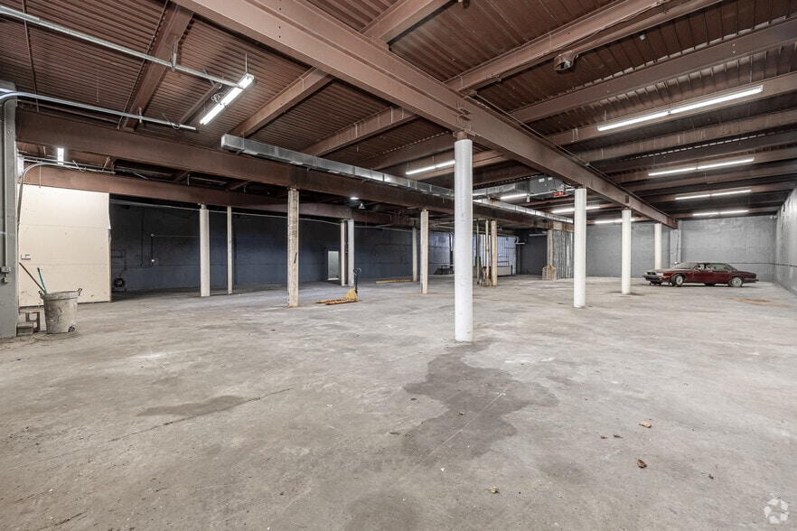 More Photos Of 195 W Newberry Rd, Bloomfield Warehouse For Sale