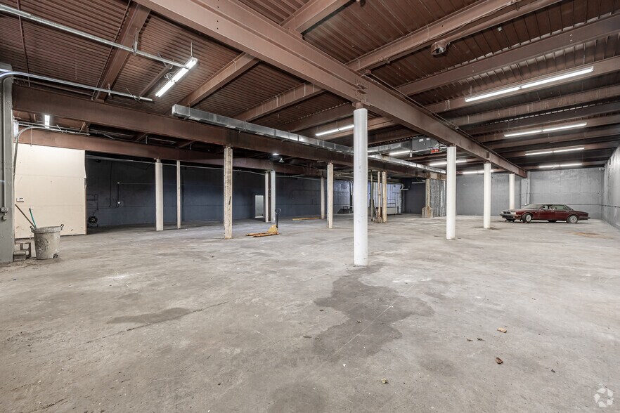 More Photos Of 195 W Newberry Rd, Bloomfield Warehouse For Lease
