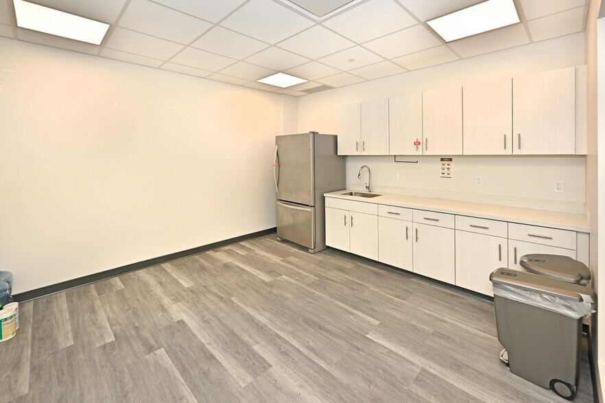 More Photos Of 50 Tice Blvd, Woodcliff Lake Office For Lease