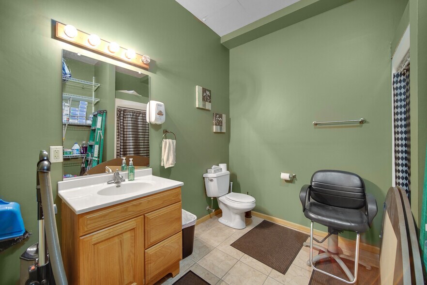 More Photos Of 165 E Robbins St, Wheatfield Medical For Sale