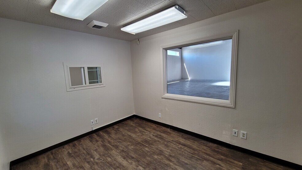 More Photos Of 45 Foley St, Santa Rosa Light Distribution For Lease