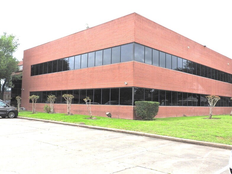 More Photos Of 13313 Southwest Fwy, Sugar Land Office Residential For Lease