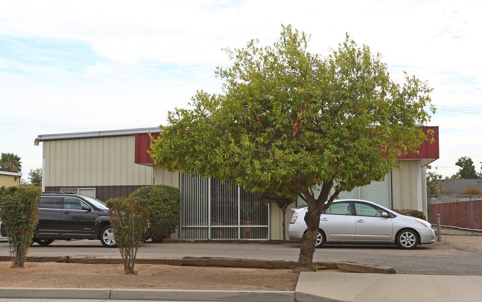 More Photos Of 5234 E Pine Ave, Fresno Warehouse For Lease