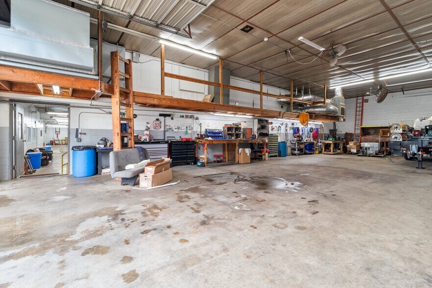 More Photos Of 704 N Central Ave, Locust Warehouse For Lease