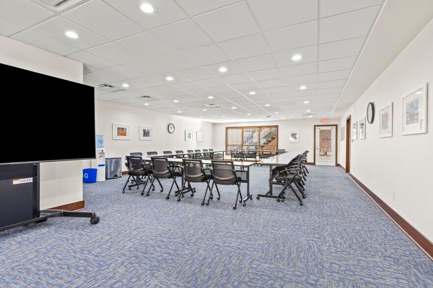 More Photos Of 73 E Wilson Bridge Rd, Worthington Office For Sale