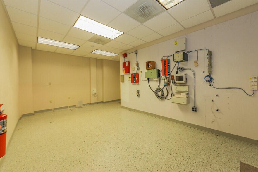 More Photos Of 1610 Main Ave, Clifton Bank For Sale