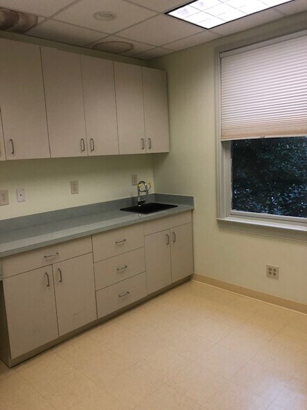 More Photos Of 316 W Pike St, Lawrenceville Medical For Lease
