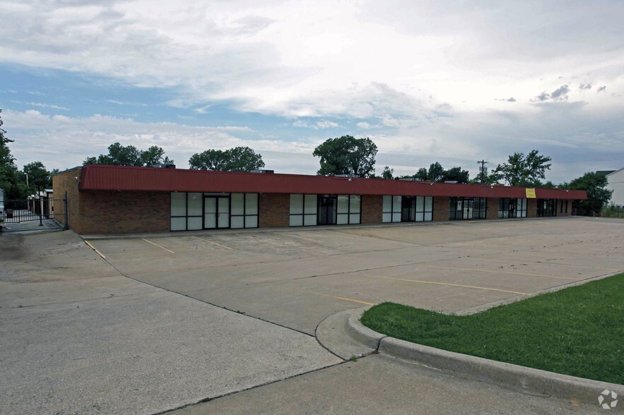 More Photos Of 2400 S Classen Blvd, Norman General Retail For Lease