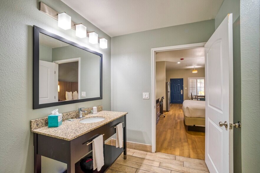 More Photos Of 400 E Avenue G, Port Aransas Hotel For Sale