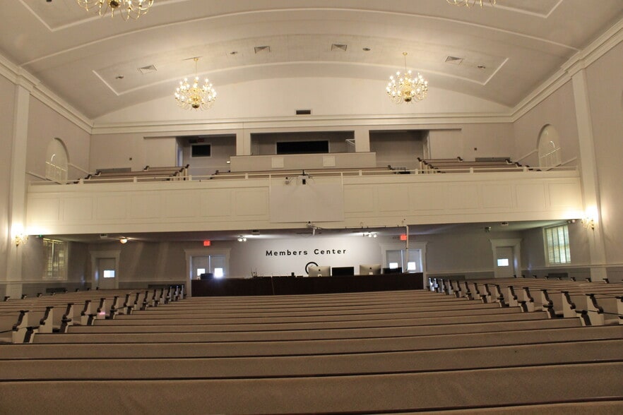 More Photos Of 401 W Poplar St, Elizabethtown Religious Facility For Sale