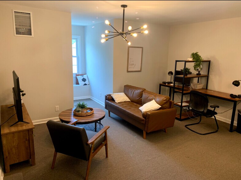 More Photos Of 201 E Academy St, Fuquay-Varina Office For Sale