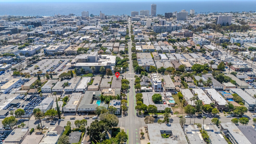 More Photos Of 1301 11th St, Santa Monica Apartments For Sale