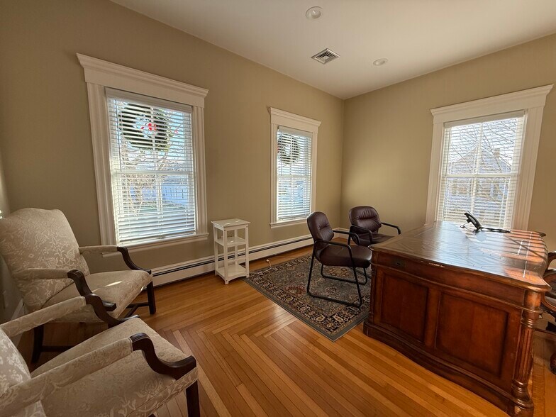 More Photos Of 336 South St, Hyannis Office For Sale
