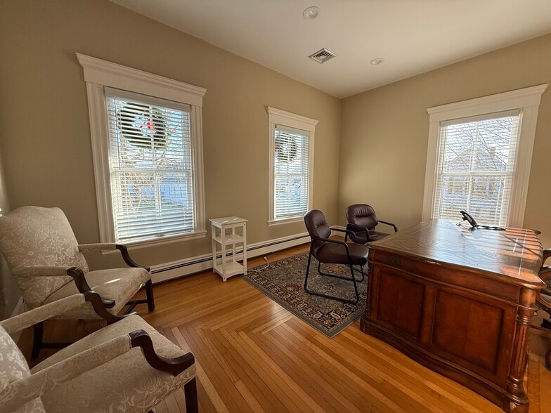 More Photos Of 336 South St, Hyannis Office For Sale