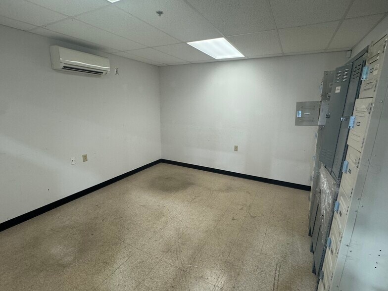 More Photos Of 144 Western Maryland Pky, Hagerstown Warehouse For Lease