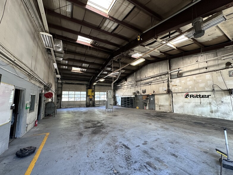 More Photos Of 8271 Brock Bridge Rd, Laurel Warehouse For Sale