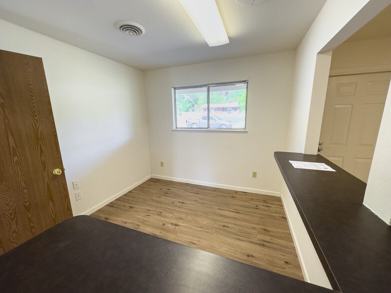 More Photos Of 16850 Willow Glen Rd, Brownsville Storefront Retail Office For Sale