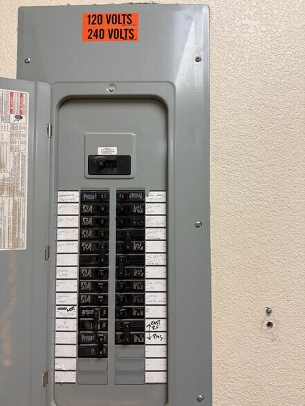 More Photos Of 2916 Boyd Dr, Carlsbad Warehouse For Lease