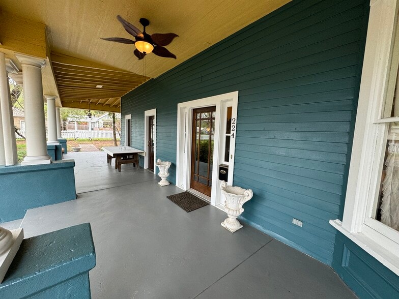 More Photos Of 224 W Chickasaw St, Tahlequah Hospitality For Sale