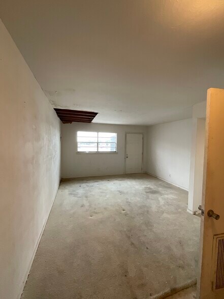 More Photos Of 3201 Texas Ave, La Marque Warehouse For Sale