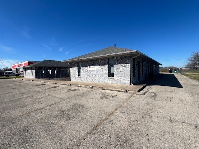 More Photos Of 775 Indian Trl, Harker Heights Medical For Sale