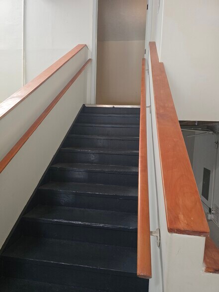 More Photos Of 99-930 Iwaena St, Aiea Warehouse For Lease