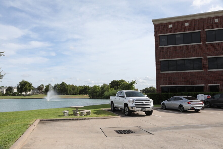More Photos Of 19855 Southwest Fwy, Sugar Land Office For Lease