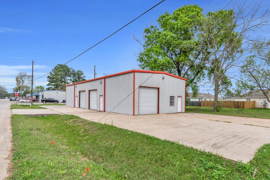 More Photos Of 340 Mechanic St, Tomball Light Distribution For Lease