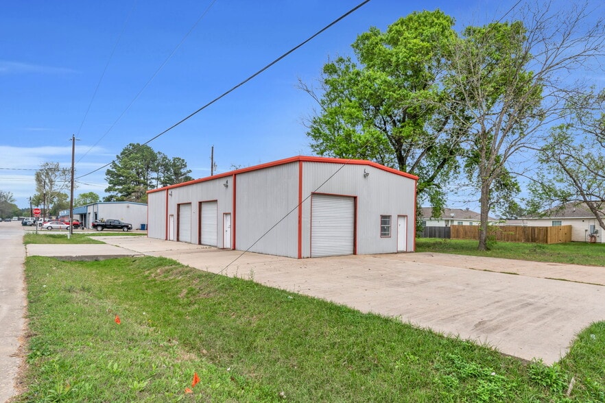 More Photos Of 340 Mechanic St, Tomball Light Distribution For Lease
