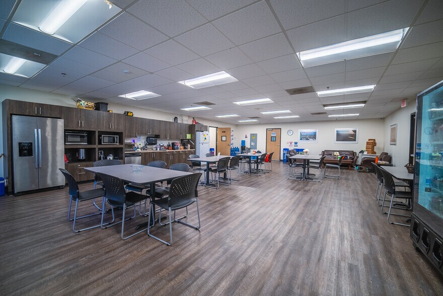 More Photos Of 1385 Park Center Dr, Vista Industrial For Sale