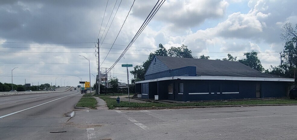 Primary Photo Of 14201 Main St, Houston Restaurant For Lease