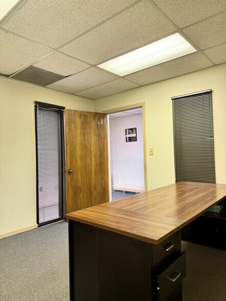 More Photos Of 3902-3904 Franklin Rd, Roanoke Office For Lease