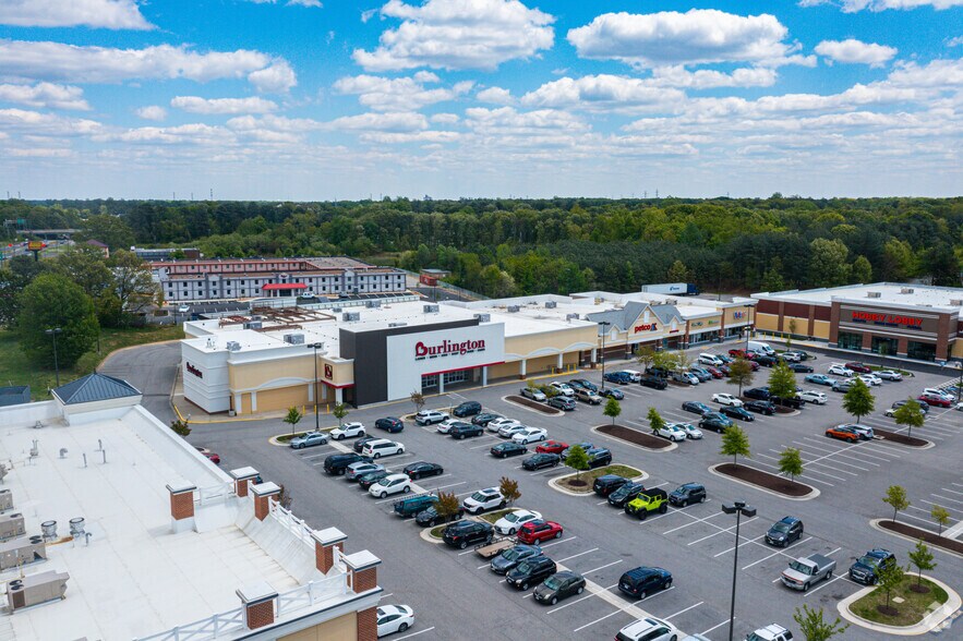 More Photos Of 12607-12621 Jefferson Davis Hwy, Chester Freestanding For Lease