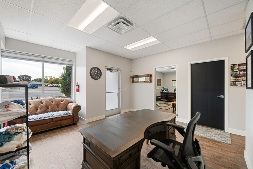 More Photos Of 327 E 3300 S, Salt Lake City Auto Repair For Sale