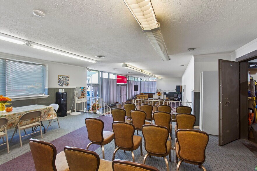 More Photos Of 530 N Main St, Harrisonburg Auto Repair For Sale