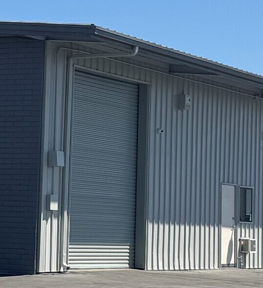 More Photos Of 1177 Vanderbilt Cir, Manteca Warehouse For Lease