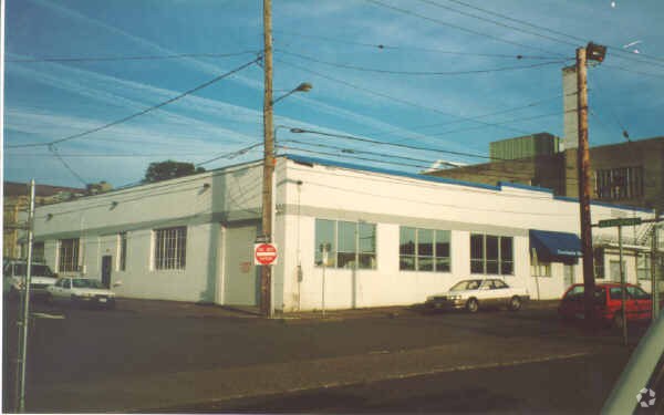 More Photos Of 1166 NE 31st Ave, Portland Showroom For Sale