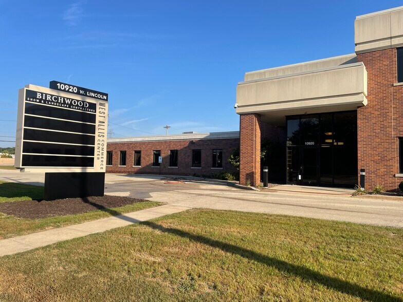 More Photos Of 10920 W Lincoln Ave, Milwaukee Distribution For Lease