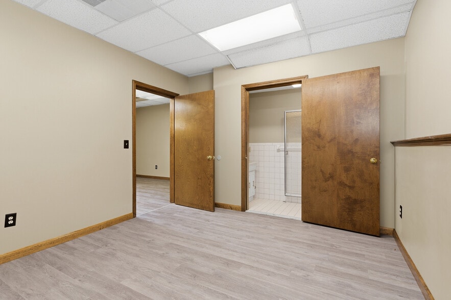 More Photos Of 352 Park Ave, Woonsocket Office For Sale