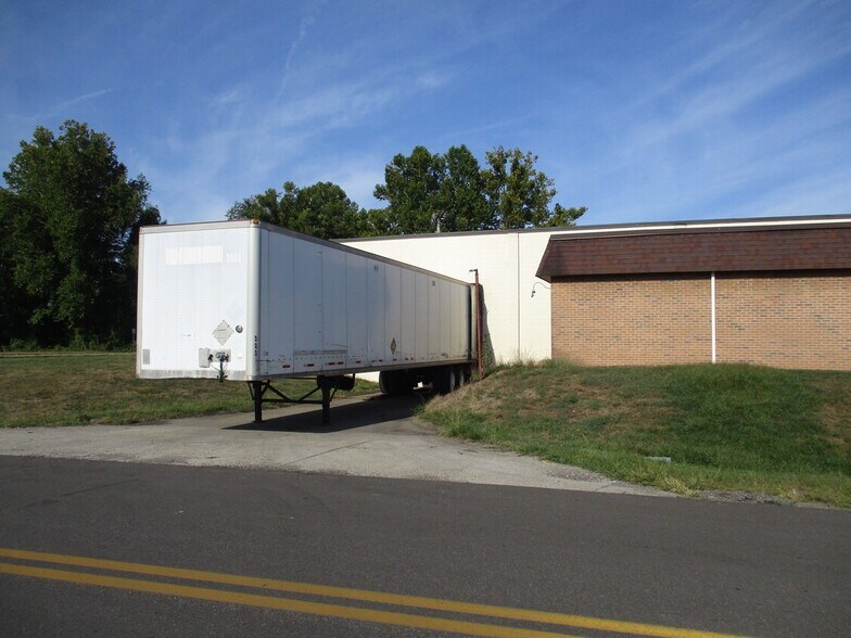 More Photos Of 49 Craddock Way, Poca Light Distribution For Lease