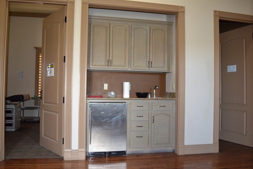 More Photos Of 154 N Festival Dr, El Paso Medical For Sale