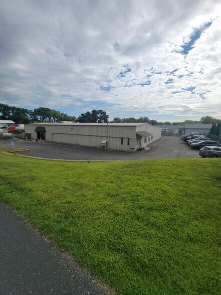 Primary Photo Of 5215 Gershwin Ave, Oakdale Light Distribution For Sale