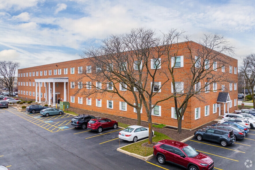 More Photos Of 444 N Northwest Hwy, Park Ridge Office For Lease