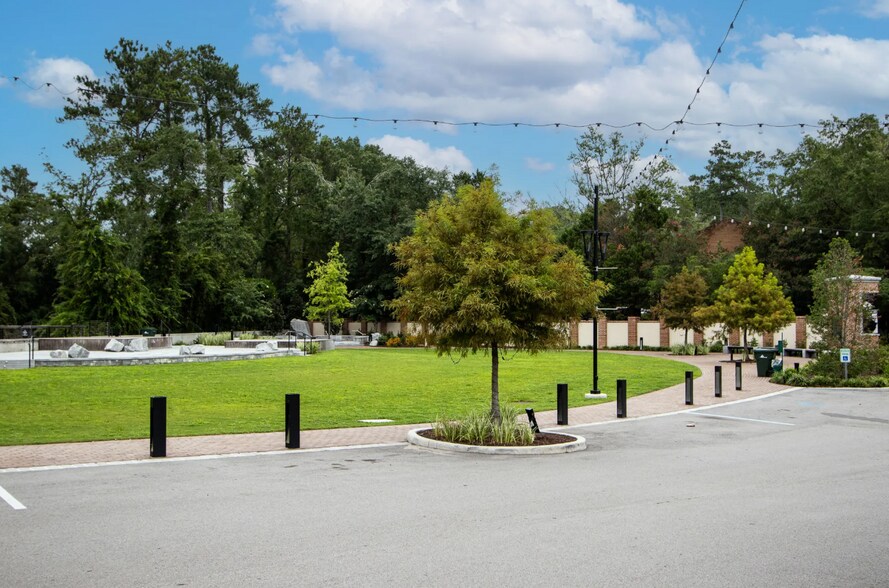 More Photos Of 4875 Forest Dr, Columbia Bank For Lease