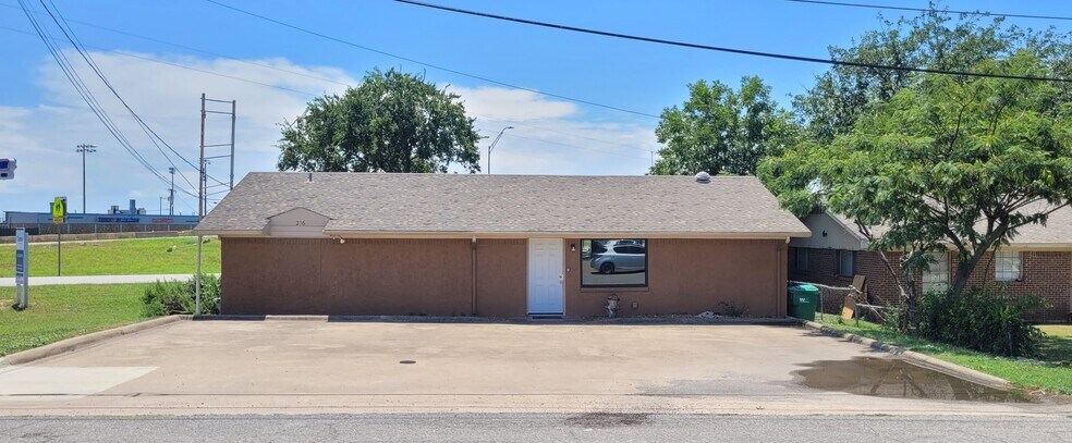 More Photos Of 216 Texas St, Cedar Hill Office For Lease