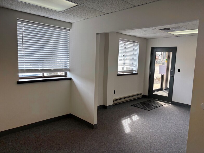 More Photos Of 150 New Boston St, Woburn Research And Development For Lease
