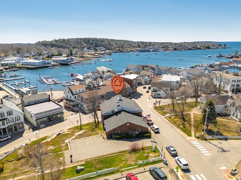 More Photos Of 1 Oak St, Boothbay Harbor Office For Lease