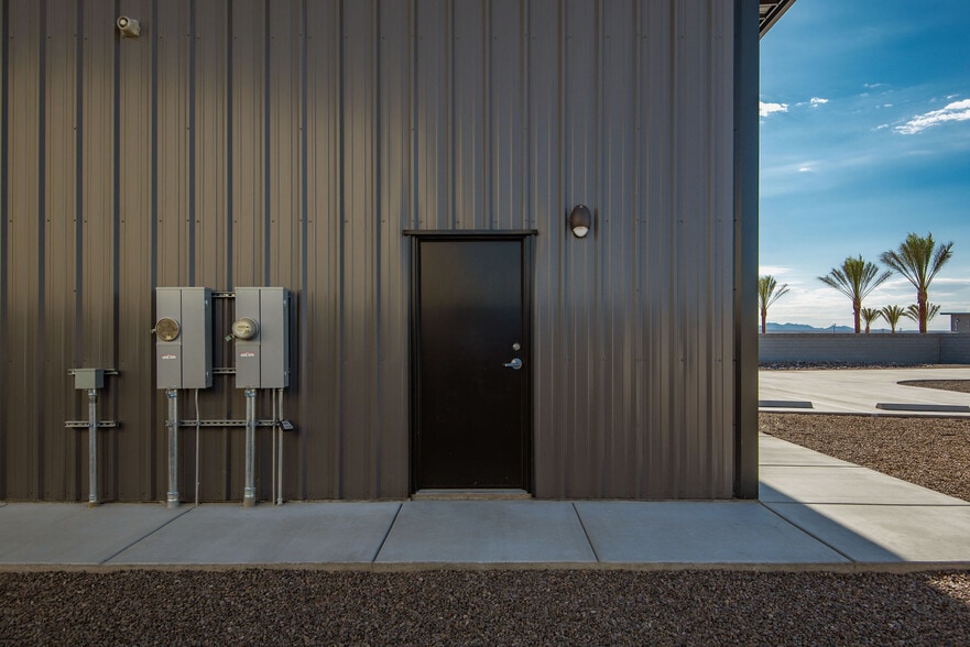 More Photos Of 1551 E World Blvd, Fort Mohave Showroom For Sale