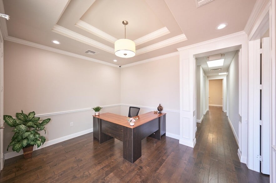 More Photos Of 3900 S Stonebridge Dr, McKinney Office Residential For Lease