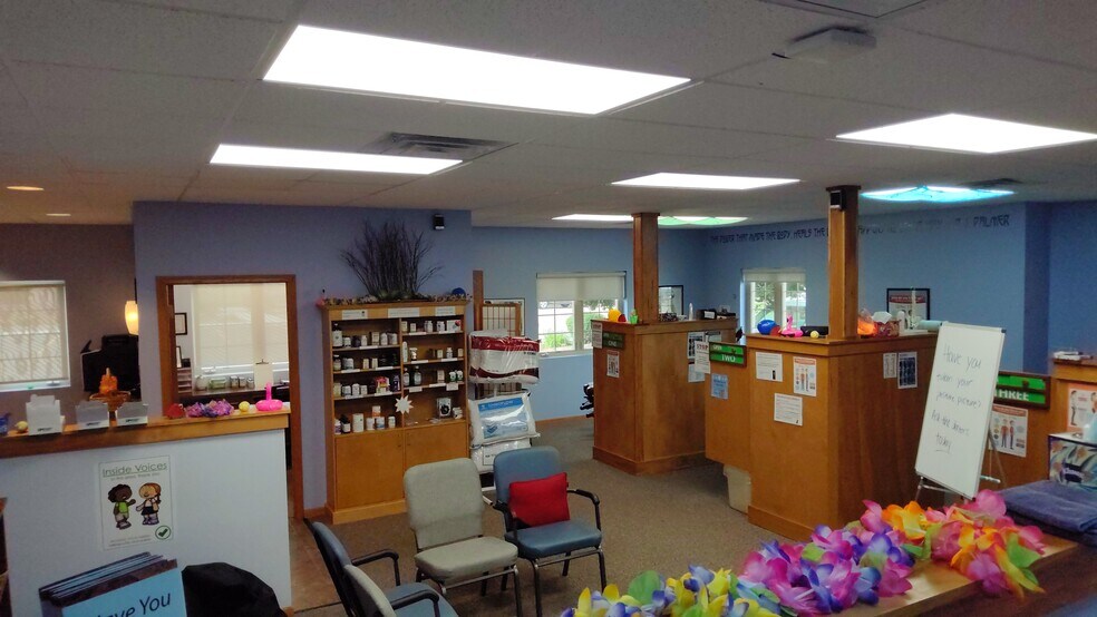 More Photos Of 820 Geneva Pky, Lake Geneva Office For Sale